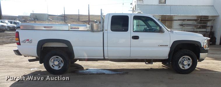 image for item DV9668 2001 Chevrolet Silverado 2500HD Ext. Cab pickup truck