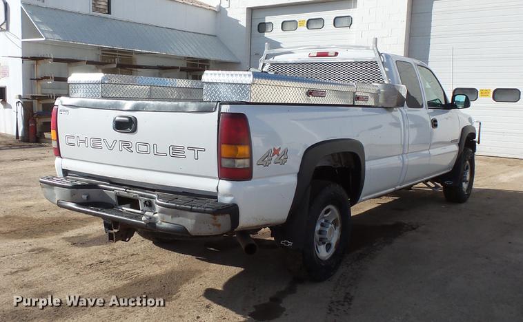 image for item DV9668 2001 Chevrolet Silverado 2500HD Ext. Cab pickup truck