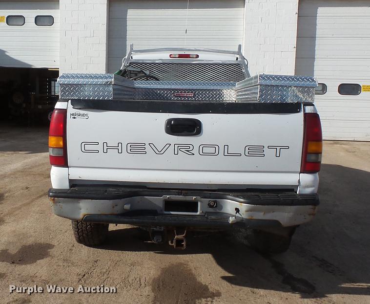 image for item DV9668 2001 Chevrolet Silverado 2500HD Ext. Cab pickup truck