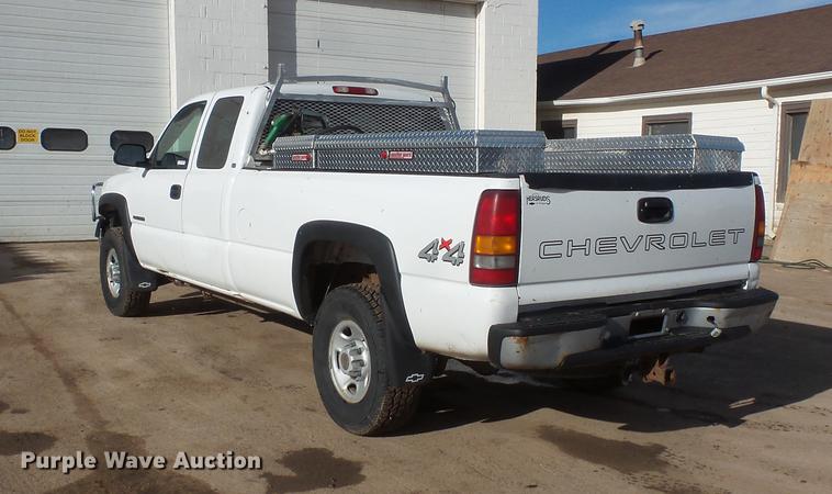 image for item DV9668 2001 Chevrolet Silverado 2500HD Ext. Cab pickup truck