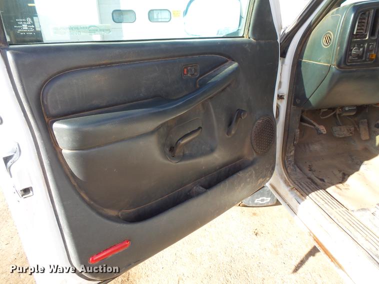 image for item DV9668 2001 Chevrolet Silverado 2500HD Ext. Cab pickup truck