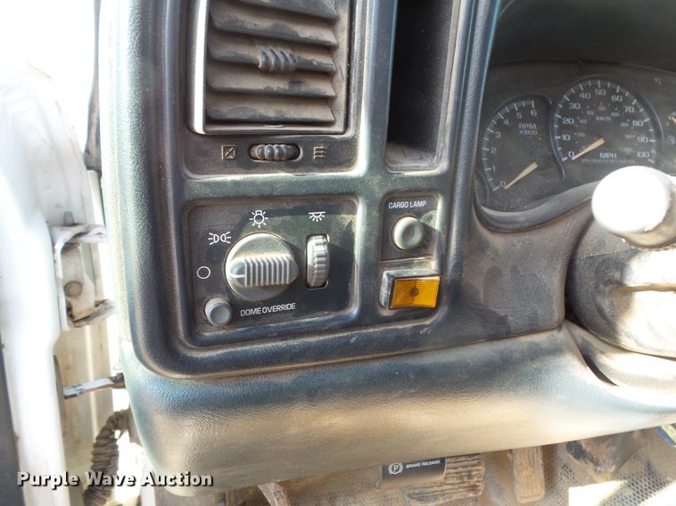 image for item DV9668 2001 Chevrolet Silverado 2500HD Ext. Cab pickup truck