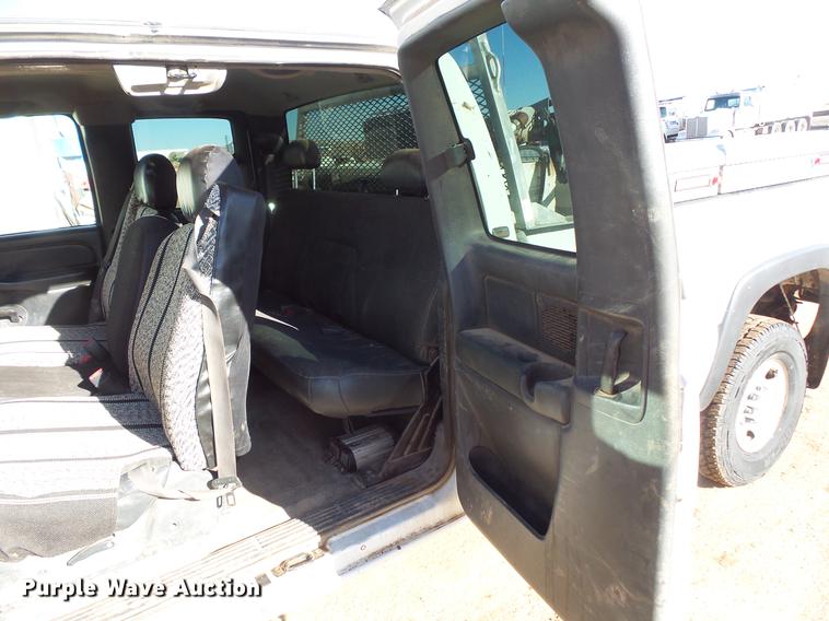 image for item DV9668 2001 Chevrolet Silverado 2500HD Ext. Cab pickup truck