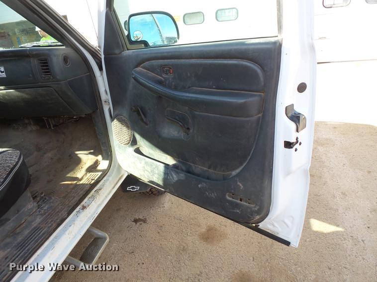 image for item DV9668 2001 Chevrolet Silverado 2500HD Ext. Cab pickup truck