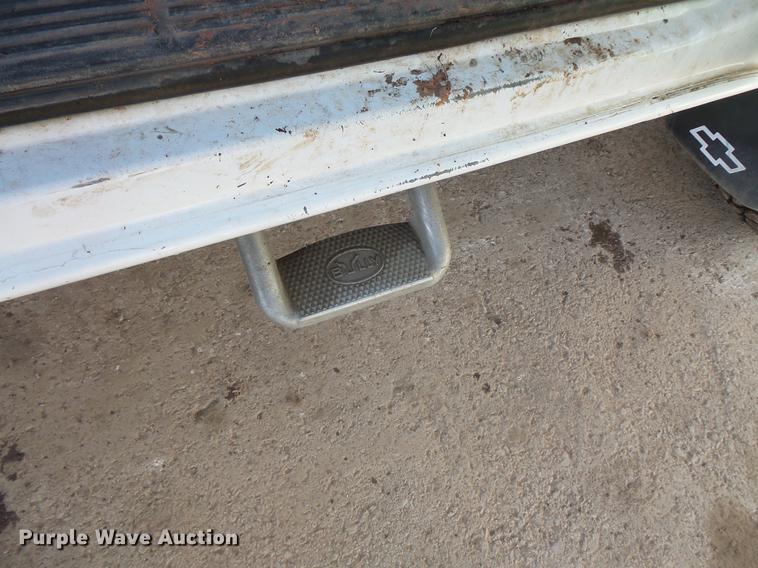 image for item DV9668 2001 Chevrolet Silverado 2500HD Ext. Cab pickup truck