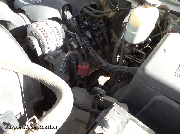 image for item DV9668 2001 Chevrolet Silverado 2500HD Ext. Cab pickup truck