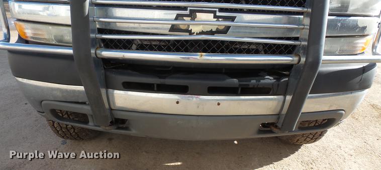 image for item DV9668 2001 Chevrolet Silverado 2500HD Ext. Cab pickup truck