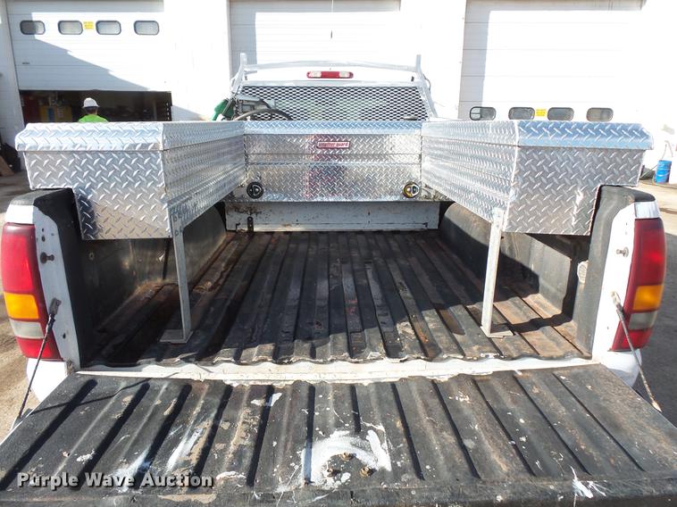 image for item DV9668 2001 Chevrolet Silverado 2500HD Ext. Cab pickup truck