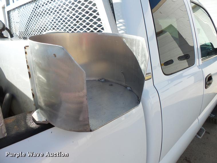 image for item DV9668 2001 Chevrolet Silverado 2500HD Ext. Cab pickup truck