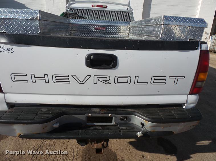 image for item DV9668 2001 Chevrolet Silverado 2500HD Ext. Cab pickup truck