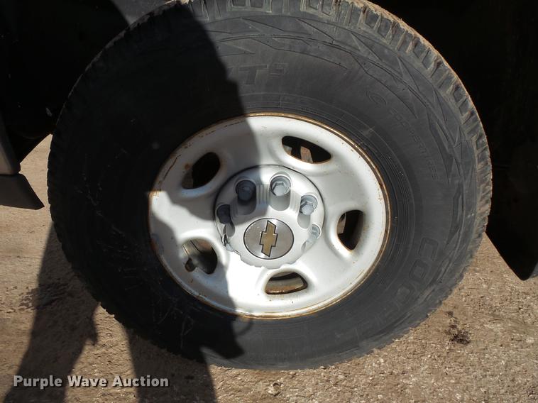 image for item DV9668 2001 Chevrolet Silverado 2500HD Ext. Cab pickup truck