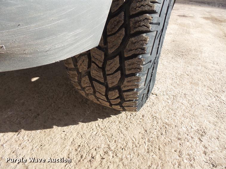 image for item DV9668 2001 Chevrolet Silverado 2500HD Ext. Cab pickup truck