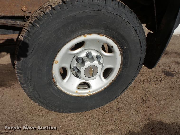 image for item DV9668 2001 Chevrolet Silverado 2500HD Ext. Cab pickup truck