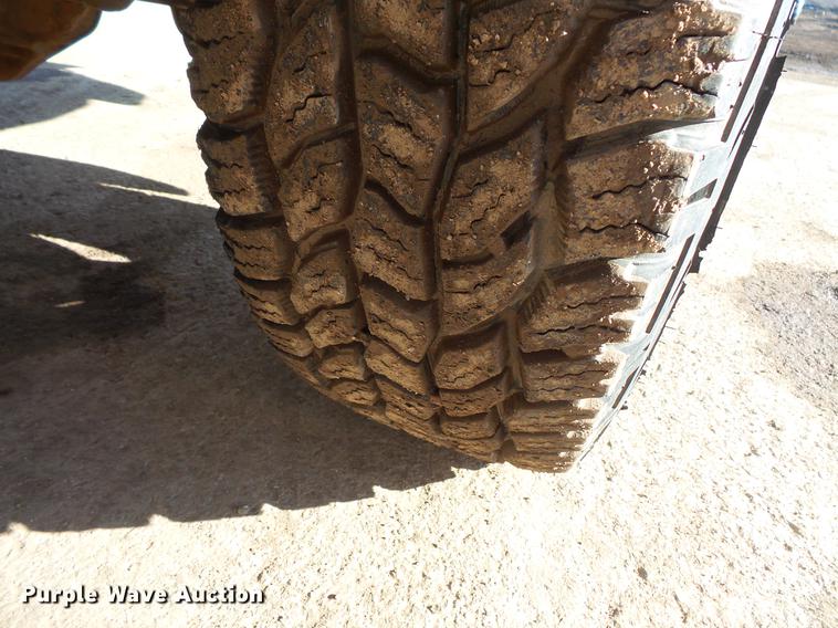 image for item DV9668 2001 Chevrolet Silverado 2500HD Ext. Cab pickup truck