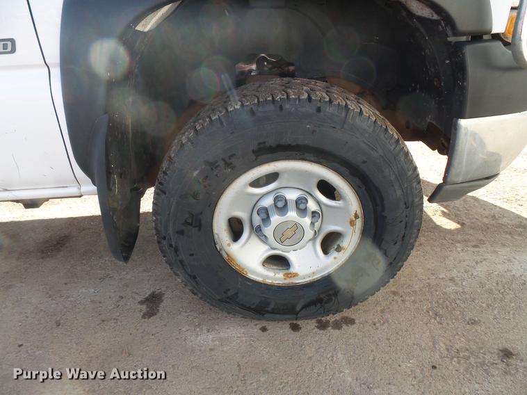 image for item DV9668 2001 Chevrolet Silverado 2500HD Ext. Cab pickup truck