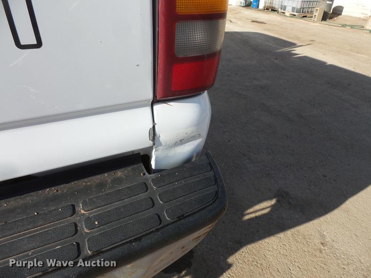 image for item DV9668 2001 Chevrolet Silverado 2500HD Ext. Cab pickup truck