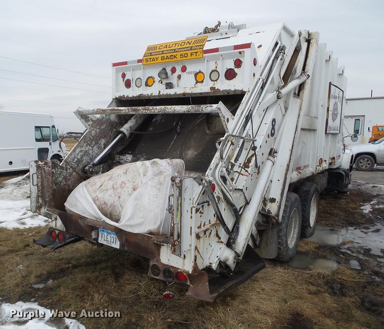image for item DZ9217 2002 International 4900 refuse truck