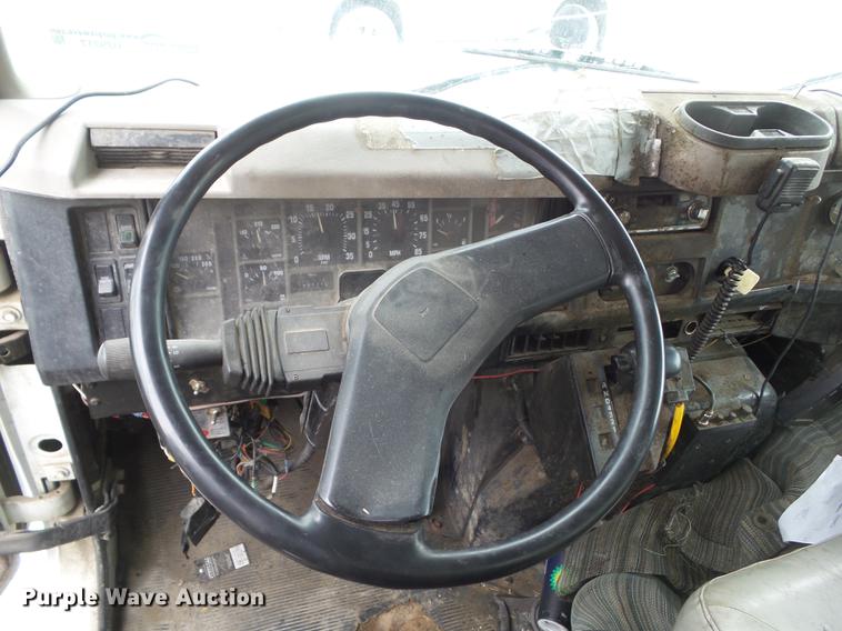 image for item DZ9217 2002 International 4900 refuse truck