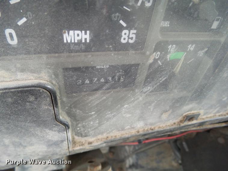 image for item DZ9217 2002 International 4900 refuse truck