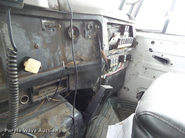 image for item DZ9217 2002 International 4900 refuse truck