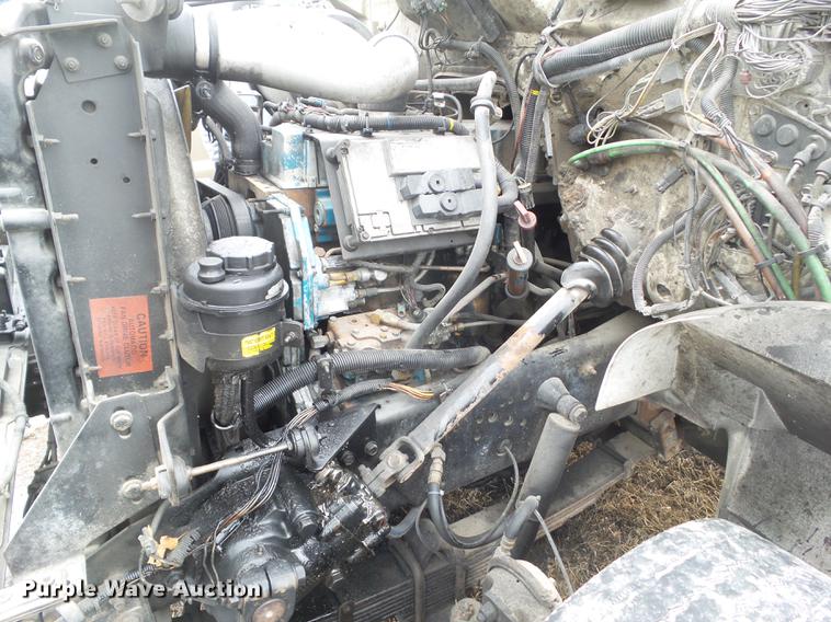 image for item DZ9217 2002 International 4900 refuse truck