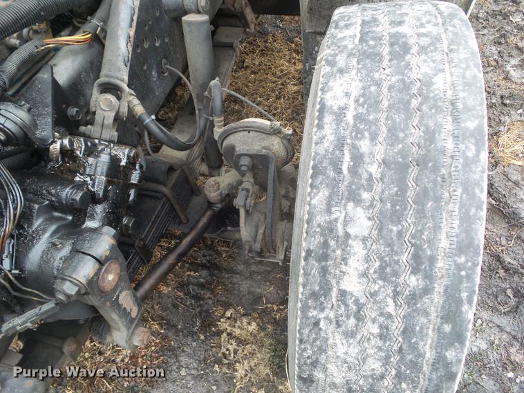 image for item DZ9217 2002 International 4900 refuse truck