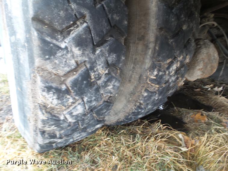 image for item DZ9217 2002 International 4900 refuse truck