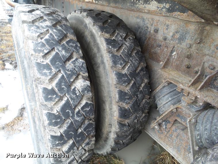 image for item DZ9217 2002 International 4900 refuse truck