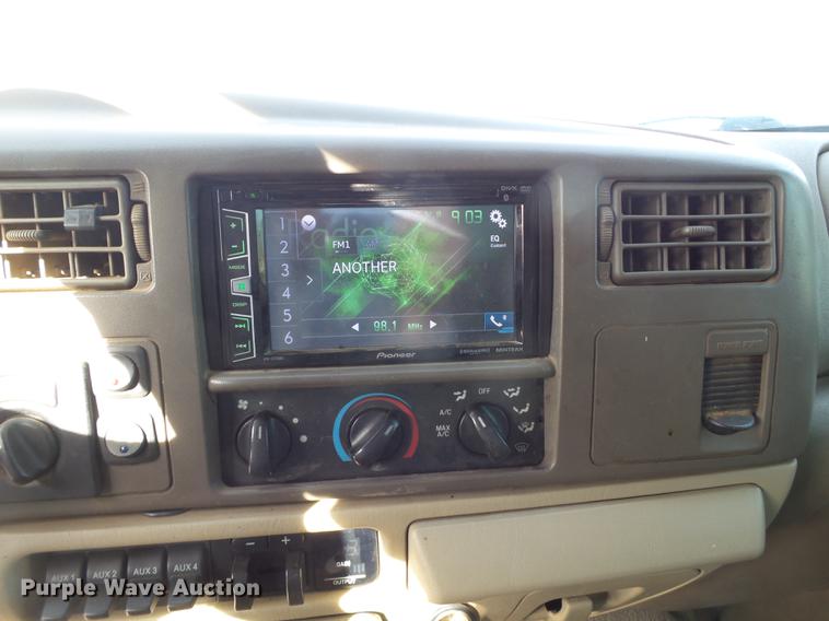 image for item EI9550 2001 Ford F350 Crew Cab pickup truck