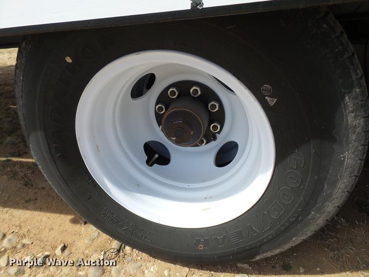 image for item EI9551 2013 Eager Beaver equipment trailer