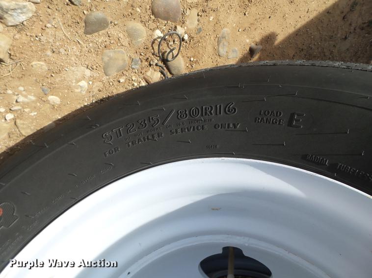 image for item EI9551 2013 Eager Beaver equipment trailer