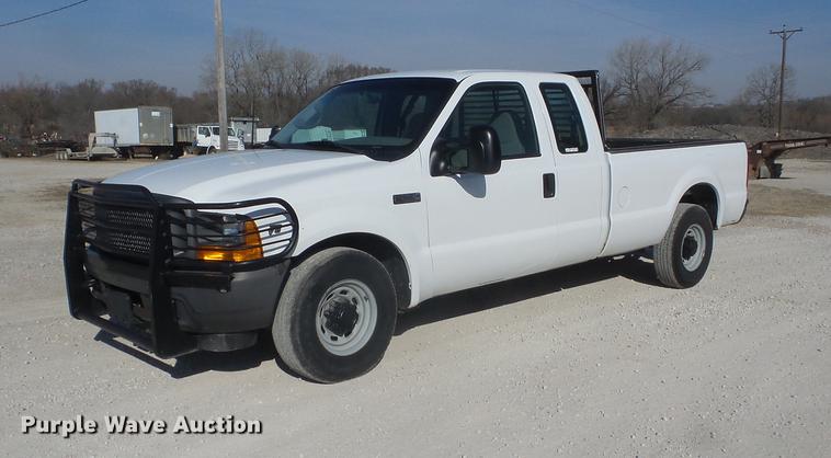 image for item EI9773 2001 Ford F250 SuperCab pickup truck