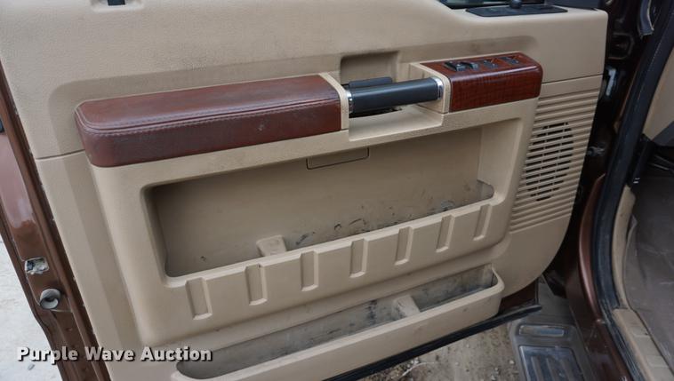 image for item EJ9305 2011 Ford F250 Super Duty King Ranch Crew Cab pickup truck