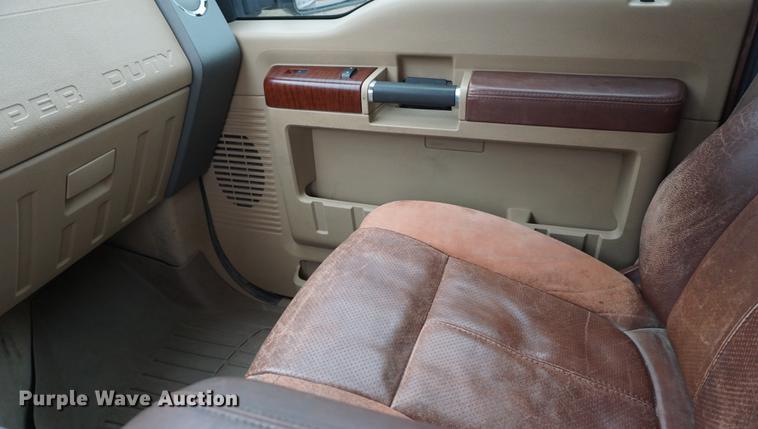 image for item EJ9305 2011 Ford F250 Super Duty King Ranch Crew Cab pickup truck