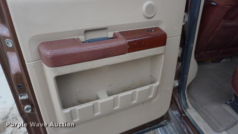 image for item EJ9305 2011 Ford F250 Super Duty King Ranch Crew Cab pickup truck