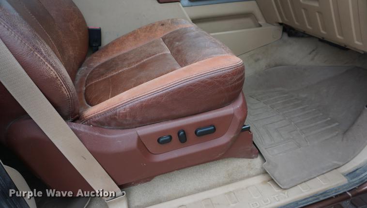 image for item EJ9305 2011 Ford F250 Super Duty King Ranch Crew Cab pickup truck