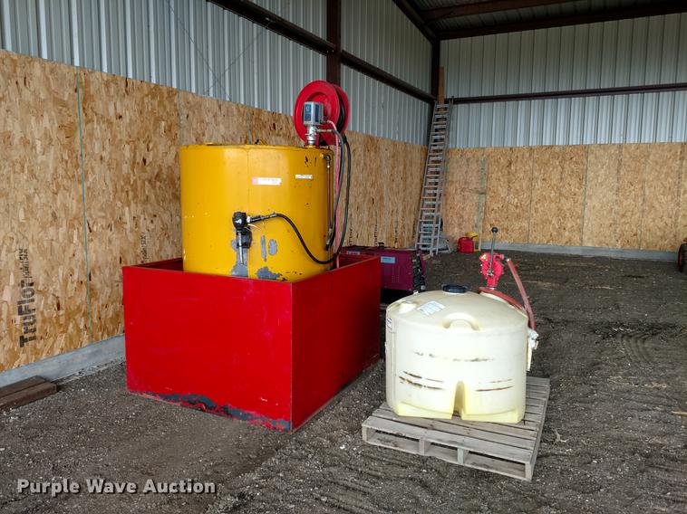 image for item EJ9502 (2) tanks