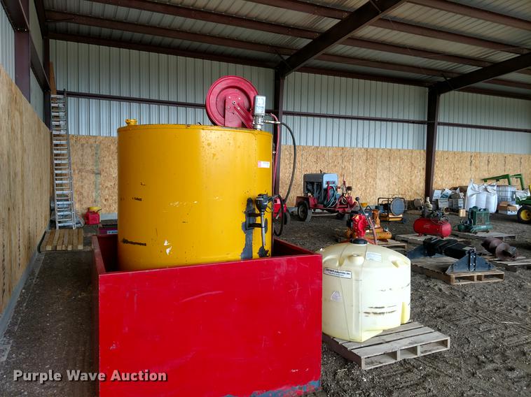 image for item EJ9502 (2) tanks