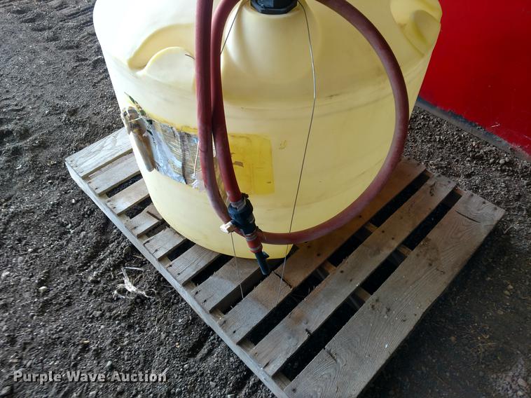 image for item EJ9502 (2) tanks