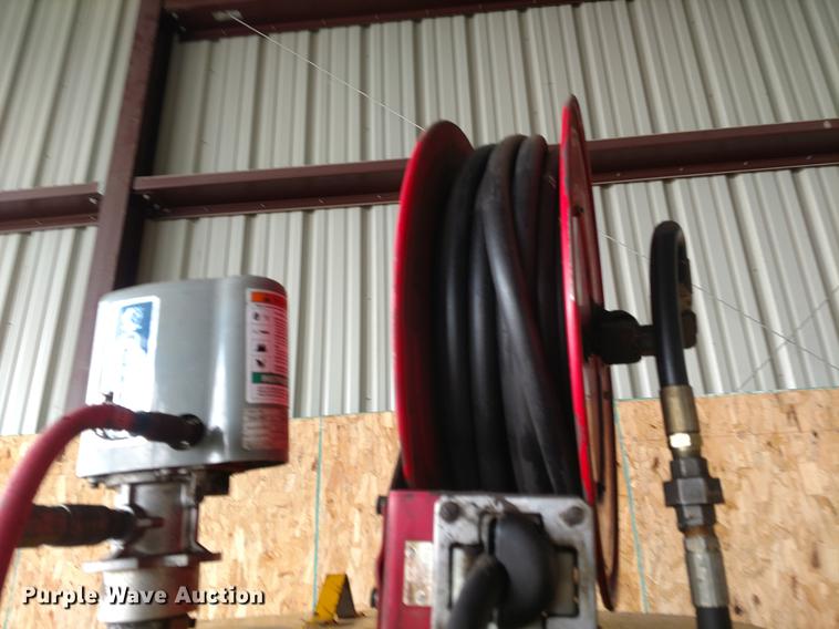 image for item EJ9502 (2) tanks