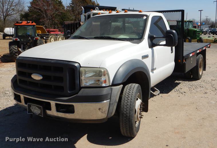 image for item EJ9827 2007 Ford F550 Super Duty XL flatbed truck