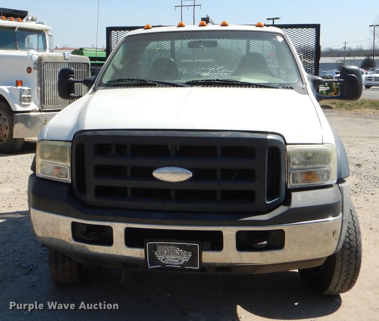 image for item EJ9827 2007 Ford F550 Super Duty XL flatbed truck