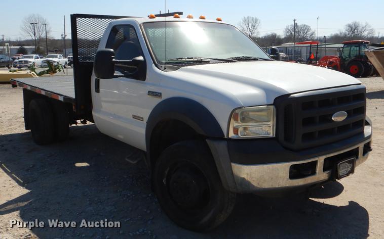 image for item EJ9827 2007 Ford F550 Super Duty XL flatbed truck