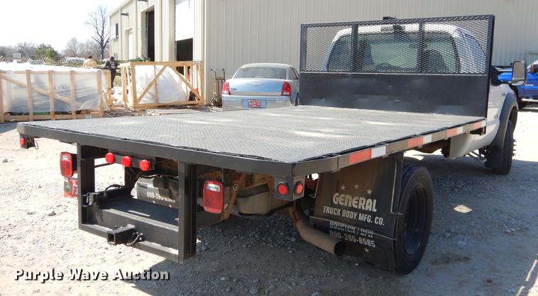 image for item EJ9827 2007 Ford F550 Super Duty XL flatbed truck