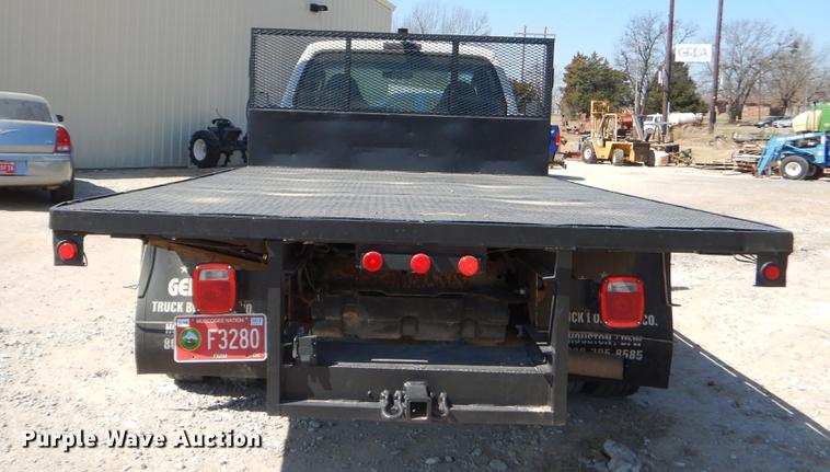 image for item EJ9827 2007 Ford F550 Super Duty XL flatbed truck