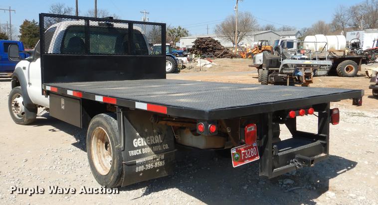 image for item EJ9827 2007 Ford F550 Super Duty XL flatbed truck