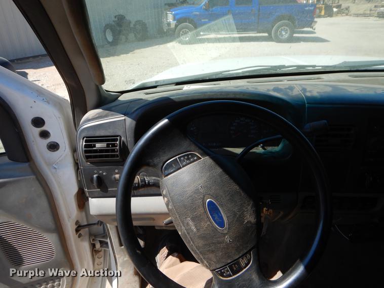 image for item EJ9827 2007 Ford F550 Super Duty XL flatbed truck