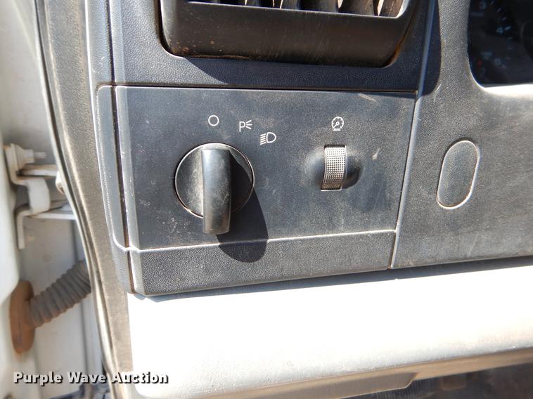 image for item EJ9827 2007 Ford F550 Super Duty XL flatbed truck