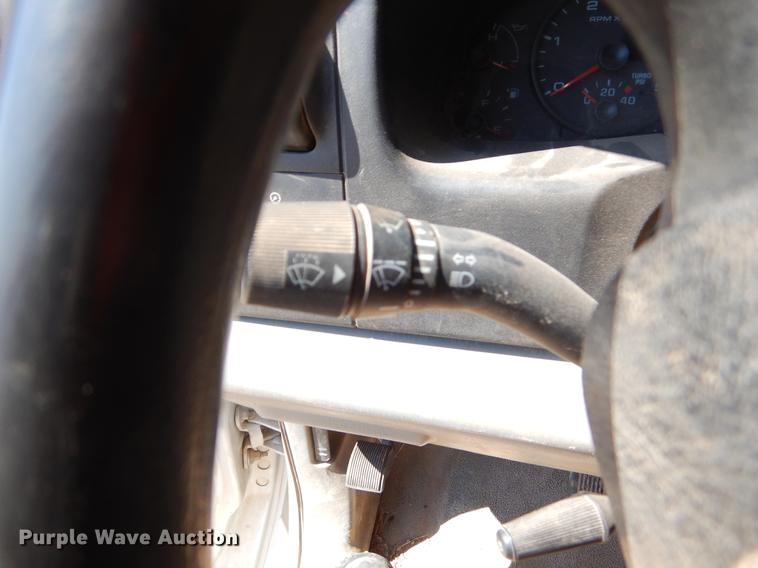 image for item EJ9827 2007 Ford F550 Super Duty XL flatbed truck