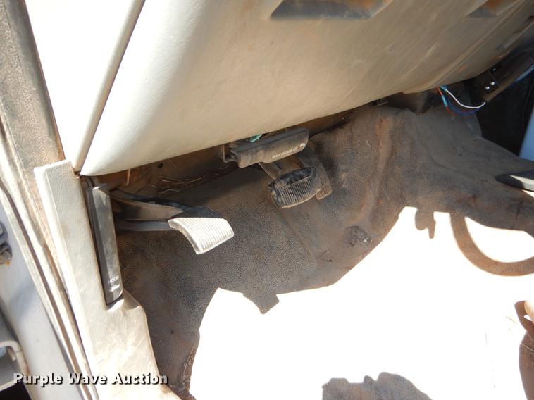 image for item EJ9827 2007 Ford F550 Super Duty XL flatbed truck